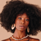 9Femme-noire-peau-afro-natural-saramaya-chébé-soin-croissance-coiffure-peau-désséchée-séche-sec-afro-femme-noire - copie
