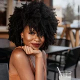 natural-saramaya-femme-noire-crepus-afro-karite-chantilly-soin-coiffures-